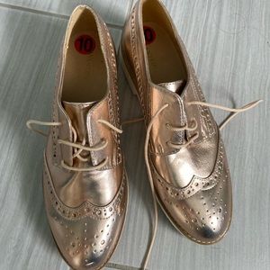 New gold brogues